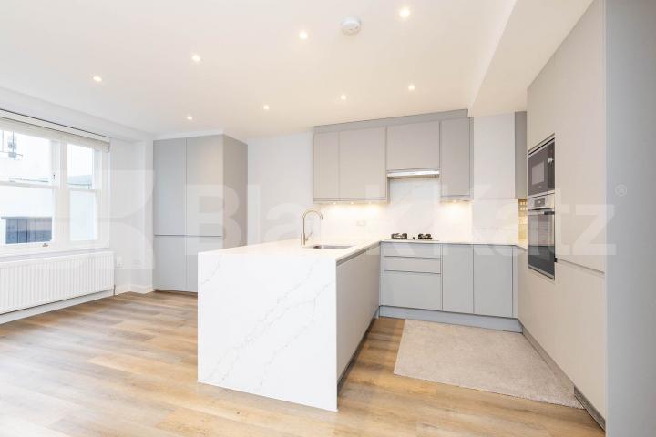 Stunning three bed with two bathrooms and a garden in Notting Hill Collville Road , Notting Hill